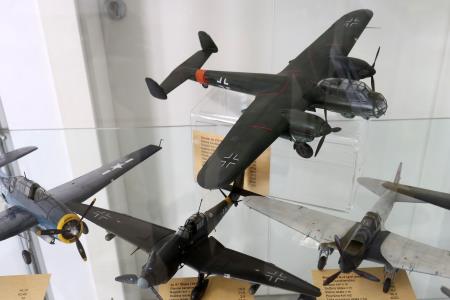 RAZSTAVLJENI MODELI VOJAŠKIH LETAL 04 FOTO LJUBO VUKELIČ